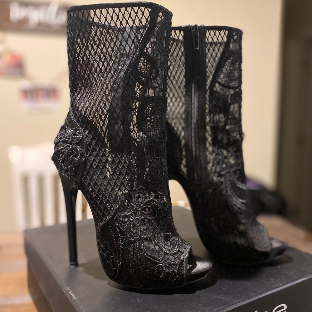 Bebe Black lace & Mesh 4” Evelina high heel boot size 6